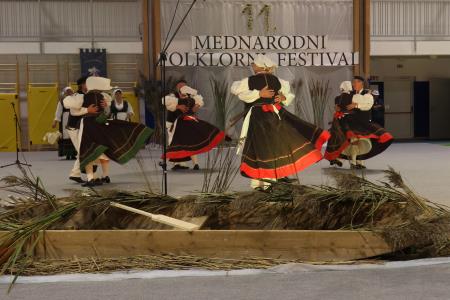 11. MEDNARODNI FOLKLORNI FESTIVAL RAKEK 51 FOTO LJUBO VUKELIČ